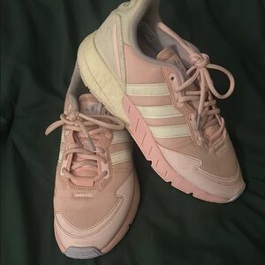 Adidas Pink Sneakers Retro-Inspired Casual Design